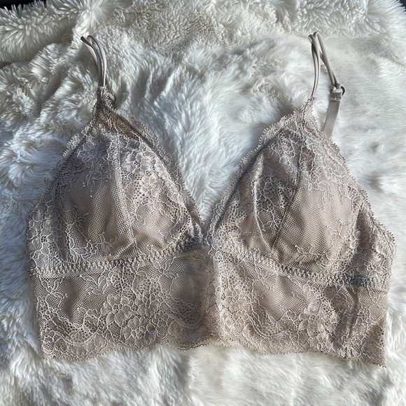 Bundle of 3 Abercrombie lace bralettes - Picture 3 of 9